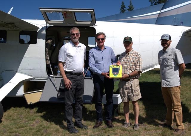 Delivering the Daher-sponsored ZOLL 3 defibrillator to Cavanaugh Bay with the Kodiak 100 are: Nicolas Chabbert, Senior Vice President of Daher’s Aircraft Division and CEO of Kodiak Aircraft (second from left); with David Schuck, Senior Advisor at Kodiak Aircraft (at left). They are joined by Sam Perez, organizer of the Backcountry Aviation Defibrillator Project (at right); and Don McIntosh, District 1 Director for the Idaho Aviation Association.